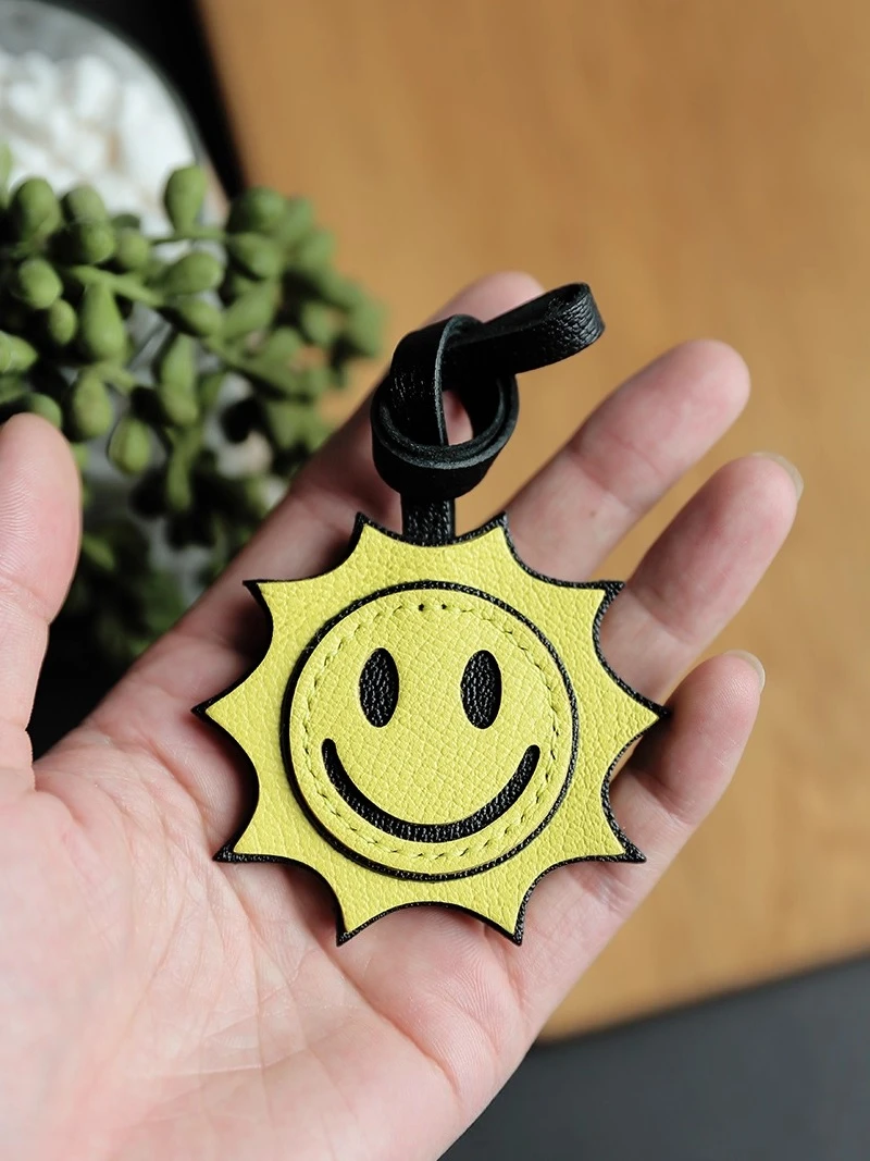 قلادة Little Sun، سلسلة مفاتيح من الجلد الطبيعي مصنوعة يدويًا نقية، حقيبة من جلد الغنم الفرنسي، حقيبة قلادة للهاتف.