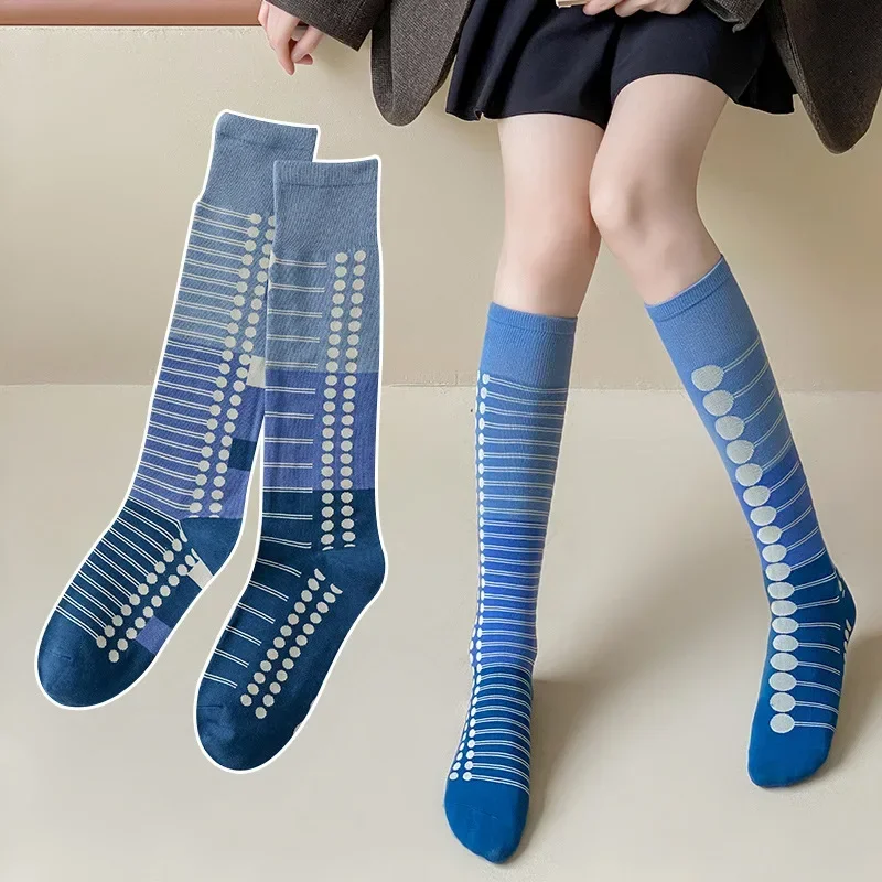 

2024 Retro Color Contrast Gradient Stripes AB Knee-length Calf Socks Women Individual Fashion Cotton Sports Socking