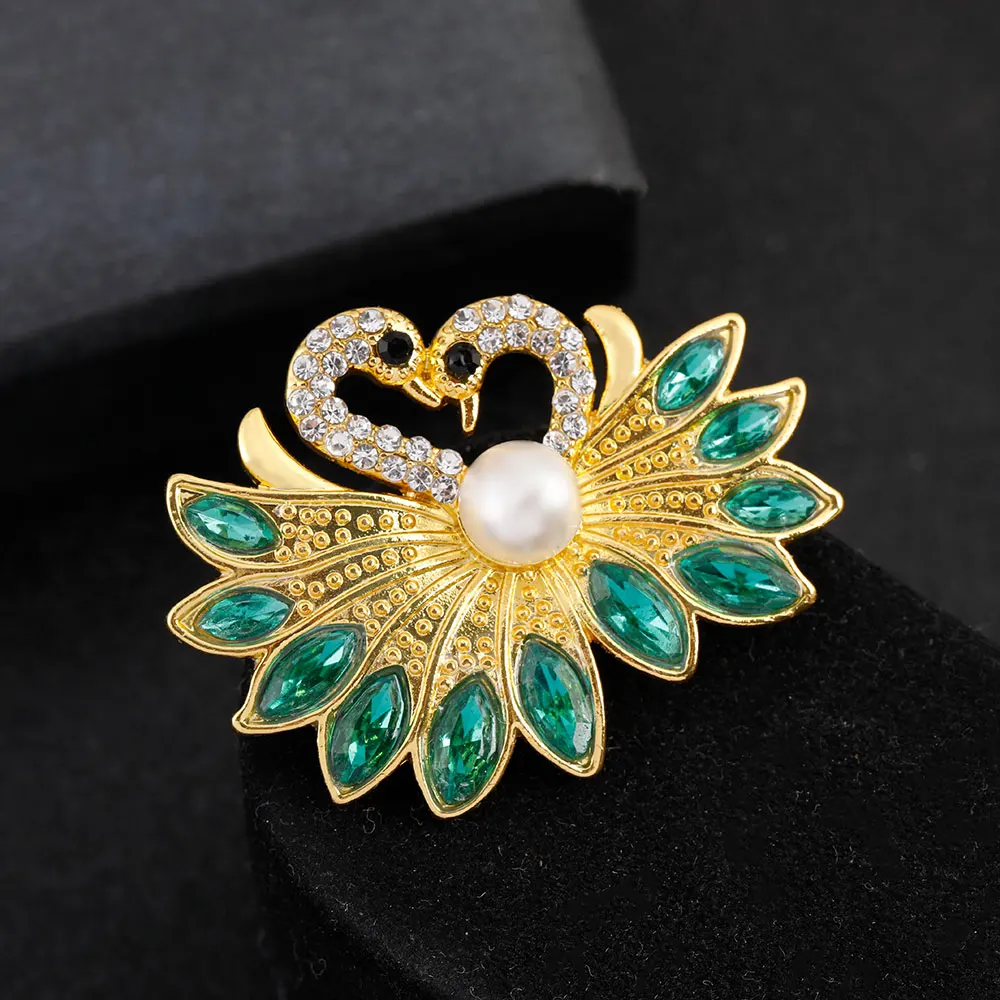 Pretty Crystal Swan Lapel Pins Cygnus Play Corsage Golden Brooch For Women Girls Dress Backpack Blouse Jewelry Festival Gift