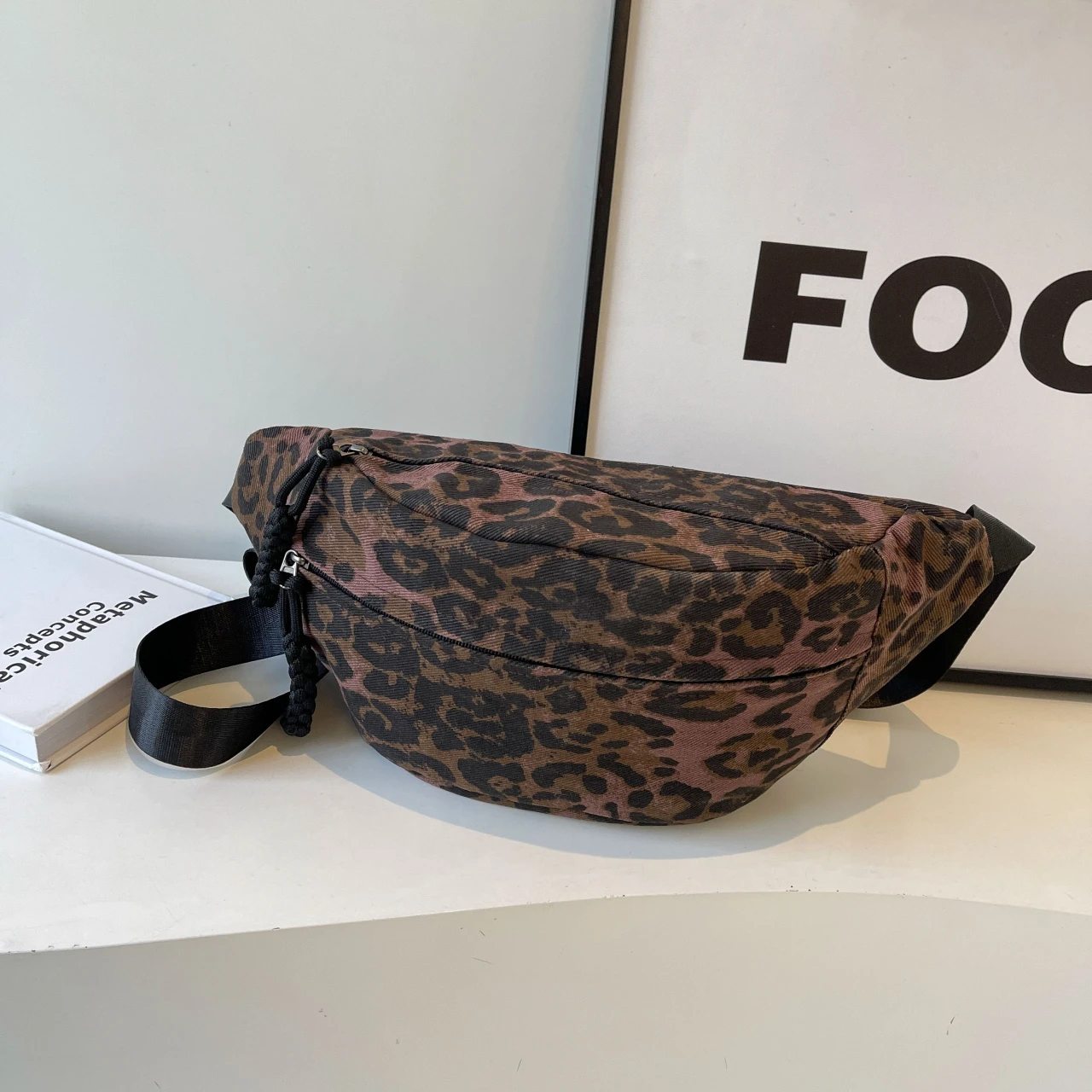 

Ladies' new trendy waist bag crossbody bag leopard print fashionable versatile chest bag large capacity commuting bag