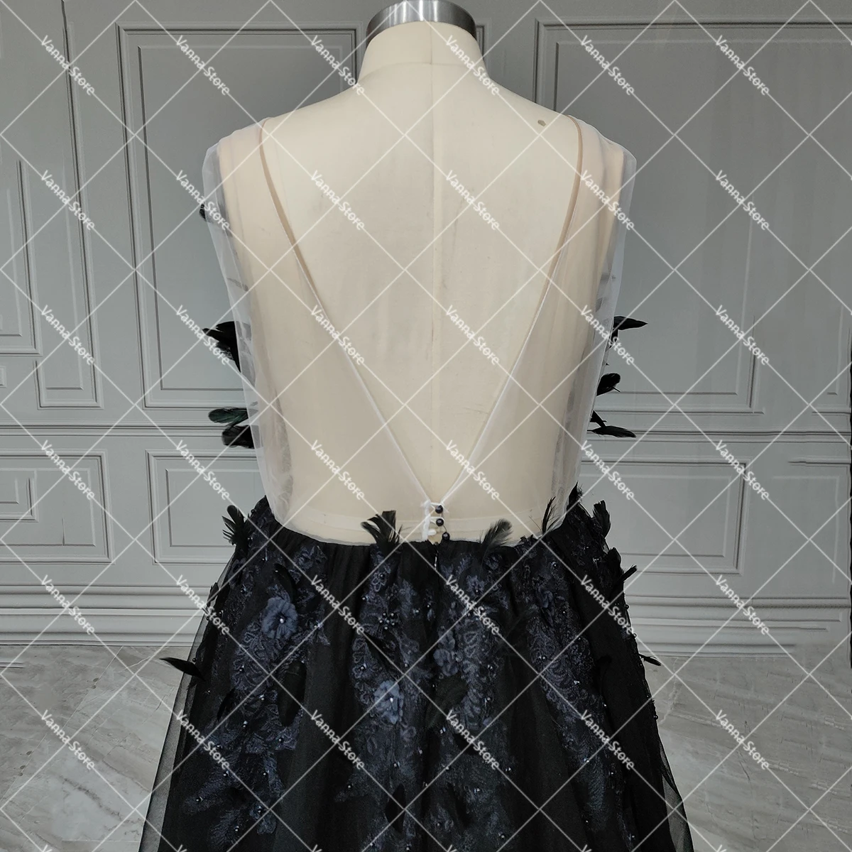 Aangepaste 3D Veren Sheer Lijfje Gothic Trouwjurk Hoge Split Shining Backless Ronde Hals Kralen Applicaties Bruidsjurken