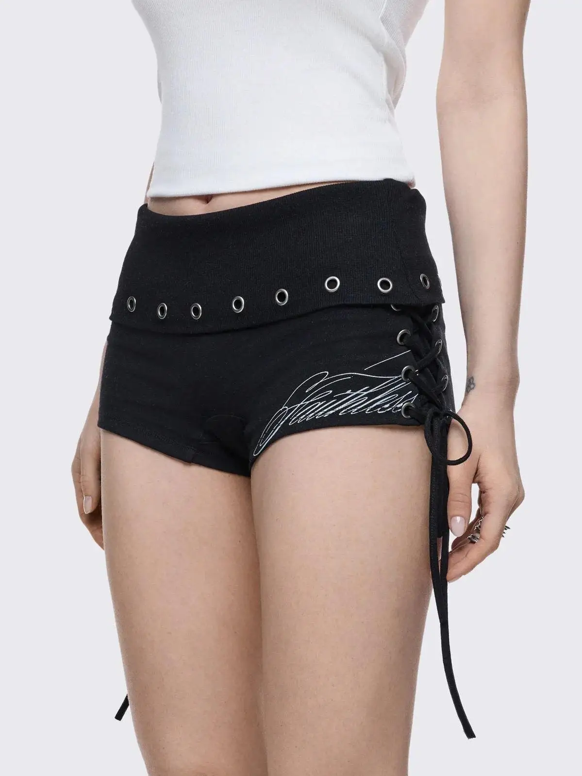 2026 new summer style fashionable side dark retro gothic strap with letter printed metal accessories casual shorts