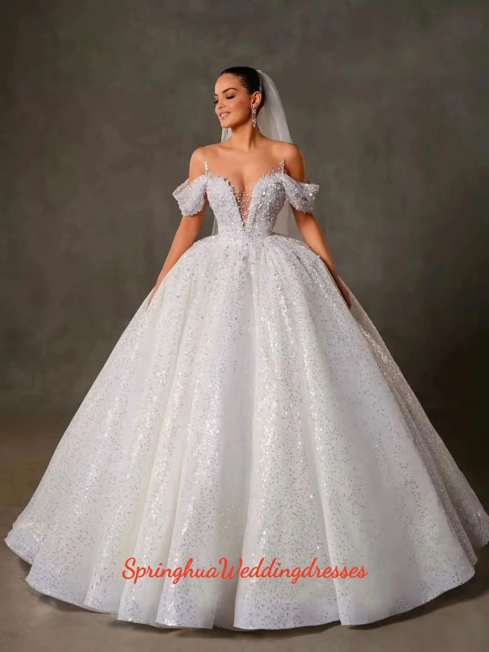 Funkelndes Ballkleid Hochzeitskleid mit Pailletten, Brautkleid mit transparentem Ausschnitt, schulterfrei, ärmellos, mit Schleppe, maßgeschneiderte Vestidos De Novia