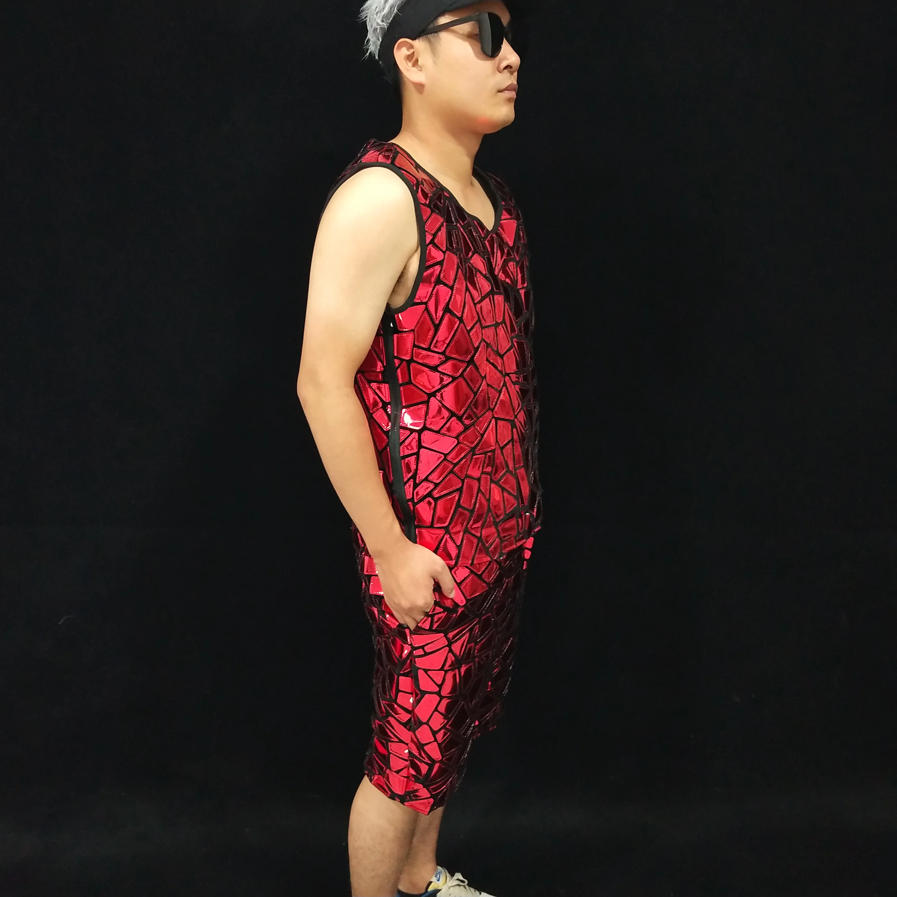 레드 레이저 스팽글 미러 캐주얼 세트 카니발 파티 반바지 탑 남성용 신축성 있는 허리 무대 공연 나이트클럽 가수 댄스 의상