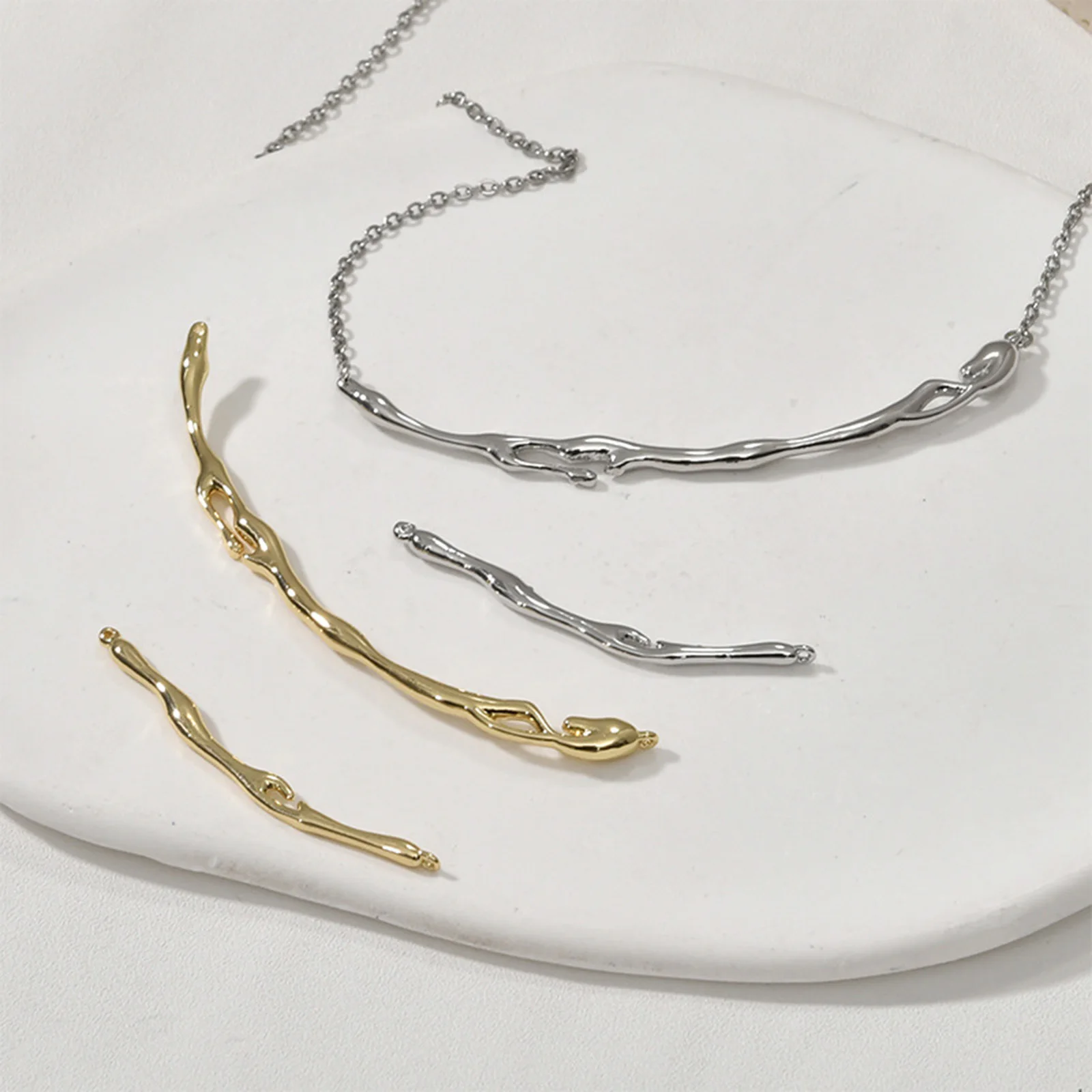 1PC Złącza z paskiem miedzi Charms do tworzenia biżuterii Proste nieregularne wisiorki z gałęzi Diy Naszyjnik Bransoletka Biżuteria damska Prezent