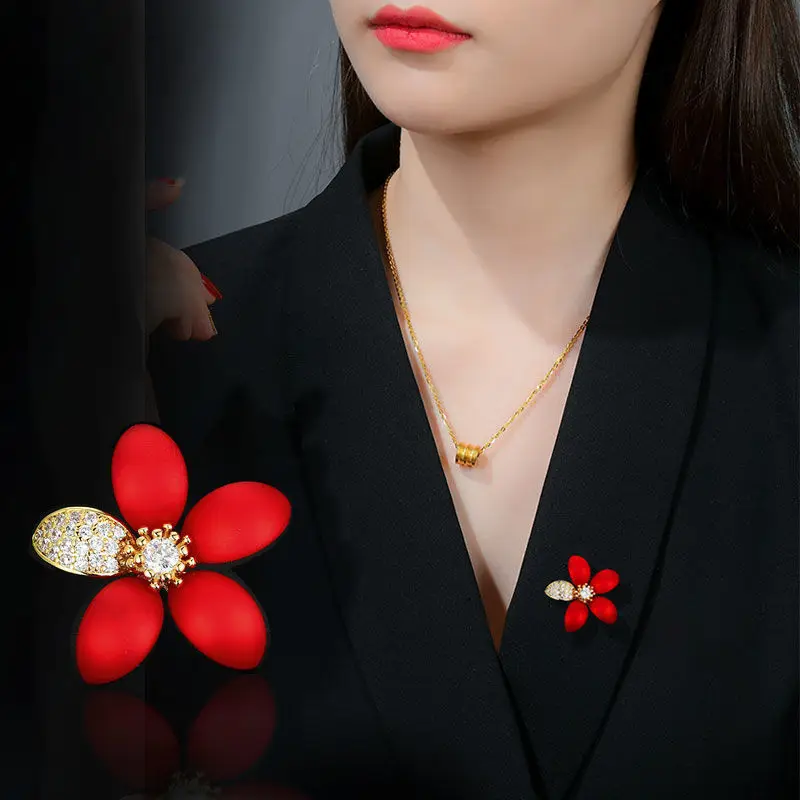 Red small brooch with diamonds, five petal flower buckle, fixed clothing, dress, collar, needle, suit, chest flower