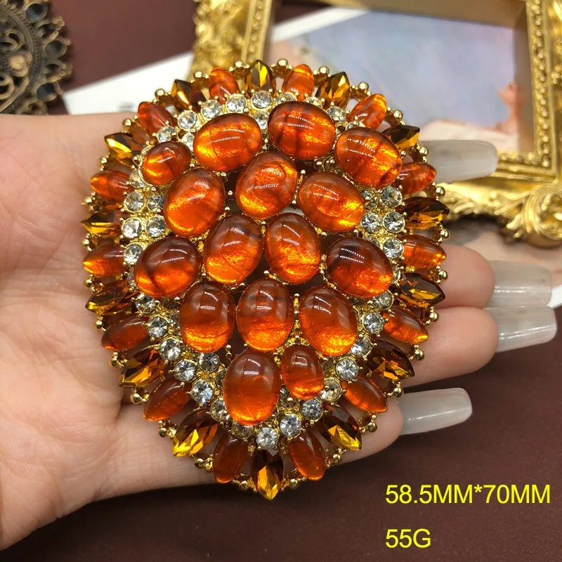 

Medieval Jewelry Brooch Exaggerated Heavy Industry Colored Gemstone Corsage High-end Pin Coat Accessories