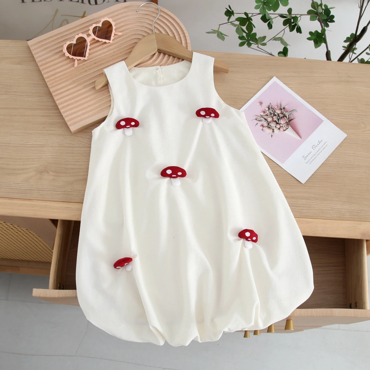 Mädchen-Kleid mit Pilzmotiv, Rundhalsausschnitt, ärmellose Weste, Blumenknospenkleid, lässige Kinderkleidung, modische Sommerkleidung