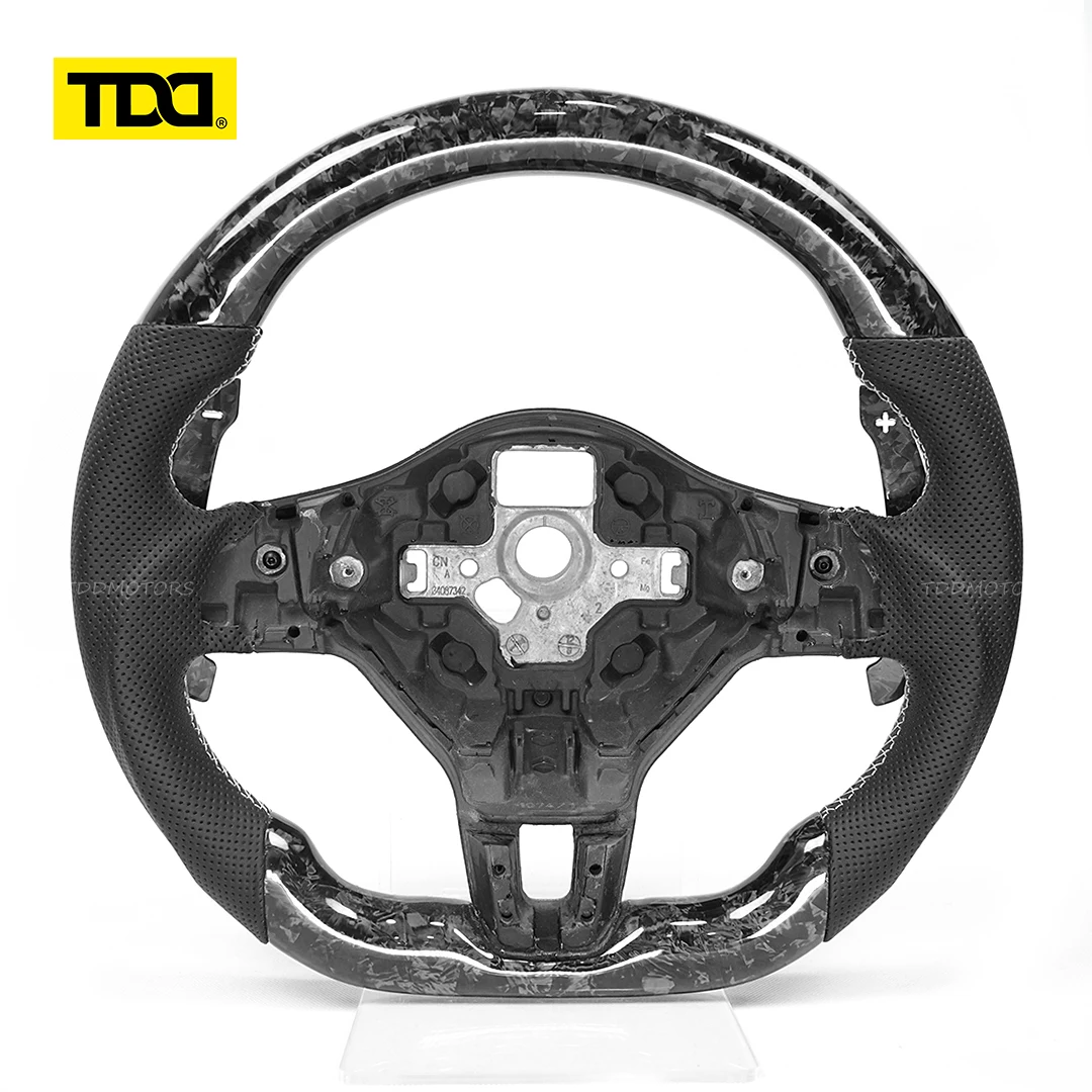 

Руль TDD из кованого карбона для Volkswagen VW MK6 с глянцевыми карбоновыми магнитными подрулевыми переключателями и перфорированной кожей