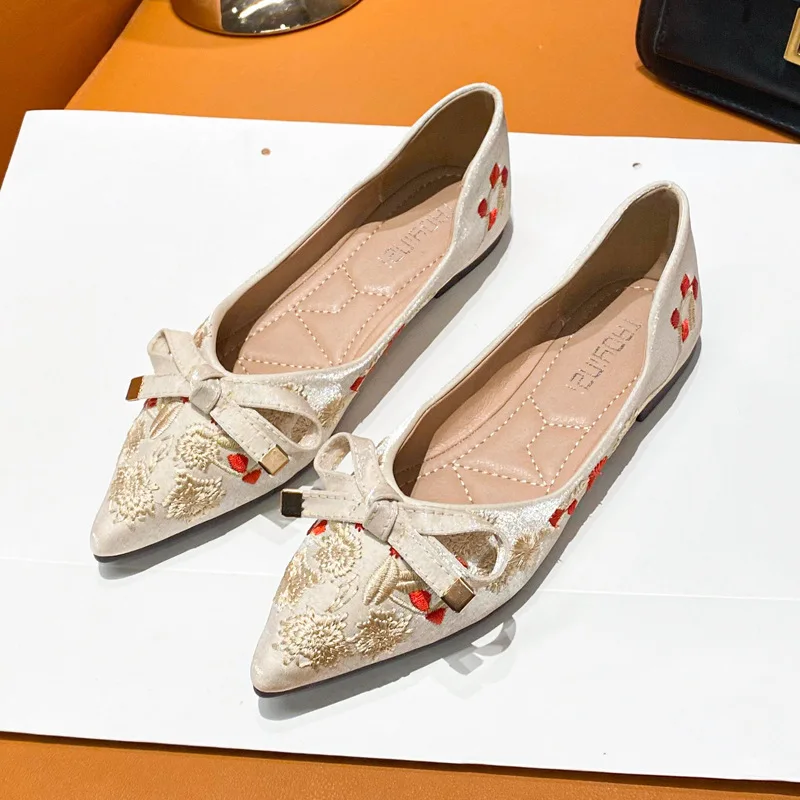 

fashion new embroidery flat point single shoes for women retro style soft sole New Handmade Concise Comfortable Ladies Shoes