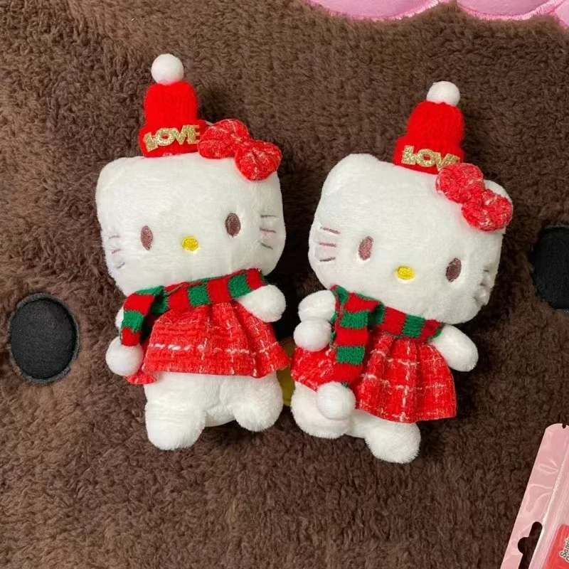 Kawaii rot kariert Hallo Kitty Weihnachtsmütze Dress Up Plüsch Puppe Schlüsselanhänger Dekoration Sanrio Cartoon Rucksack Anhänger Kinder Spielzeug