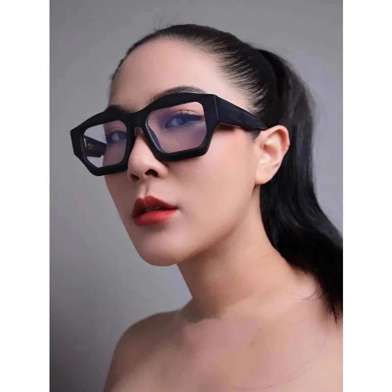 

Retro Shaped Big Lip Square Frame Glasses for Men and Women Avant-garde Style Stylish Sunglasses Protect Against UV Rays