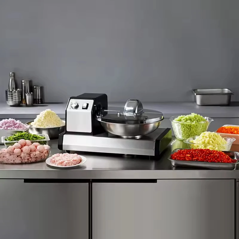 Profesjonalny robot kuchenny 5.5L z wieloma funkcjami: krajalnica do mięsa, mikser i siekacz do warzyw.