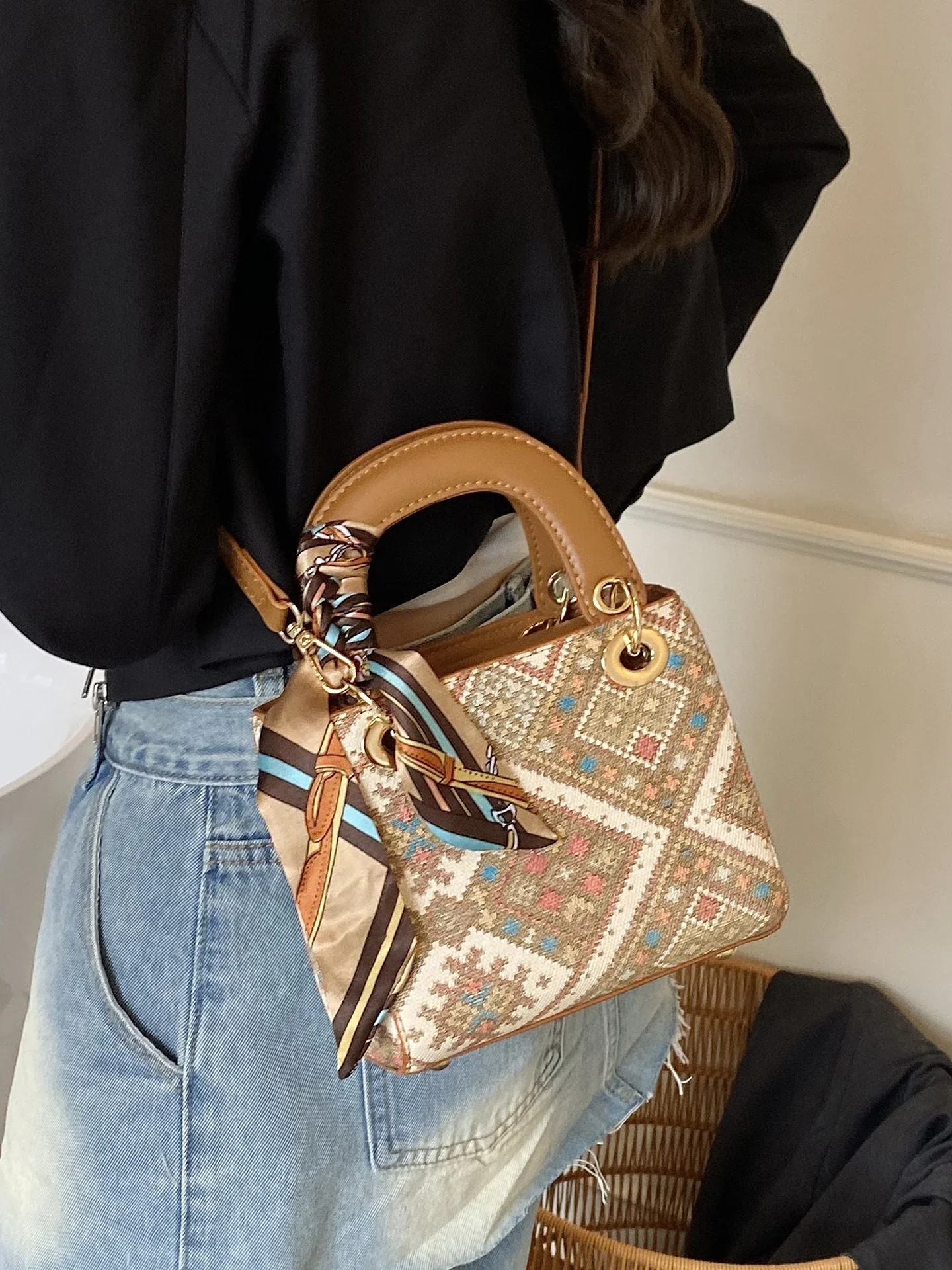 

Bohemian Style Print Square Bag Women Summer New Korean Fashion High End Scarves PU Handbags Commute Versatile Crossbody Bag