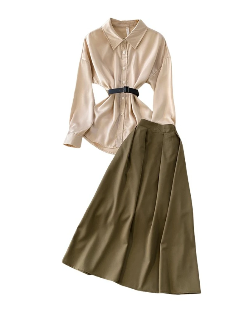 Licht volwassen retro satijnen taille afslankend overhemd met kraag, modieuze hoge taille, middellange paraplurok, tweedelige set