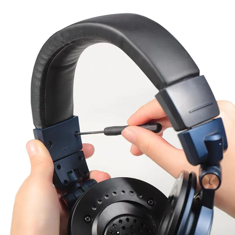 Una nuova fascia di ricambio con chiusura in plastica per cuffie Audio Technica ATH M50X, M40X, M30X, M20X