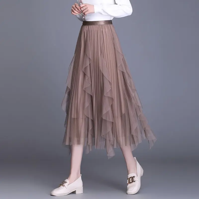 Saia de gaze irregular bege feminina outono e inverno cintura alta uma palavra malha plissada saia de balanço médio e longo