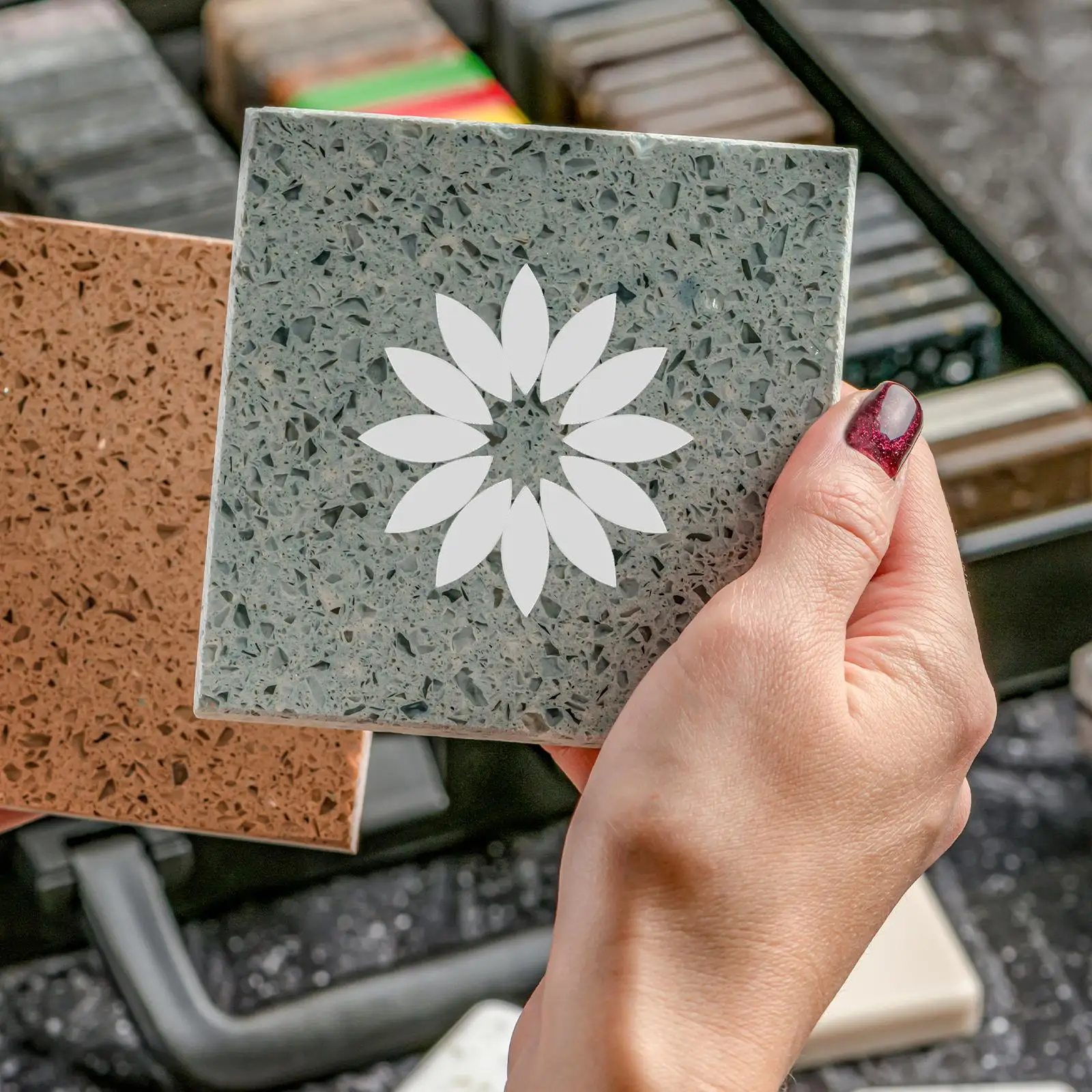 

150PCS Petal Shape Mini Size Glass Mirror Adhesive Petal-shaped sticker Mirror Craft Mirror Tiles for Crafts Projects Supplies