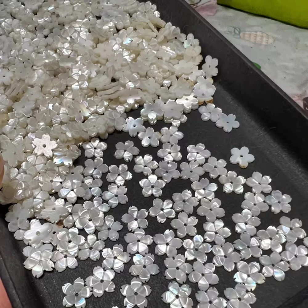 

100 шт. 10 мм натуральные цветочные бусины в форме листа из перламутра, подходят для DIY аксессуаров для головных уборов