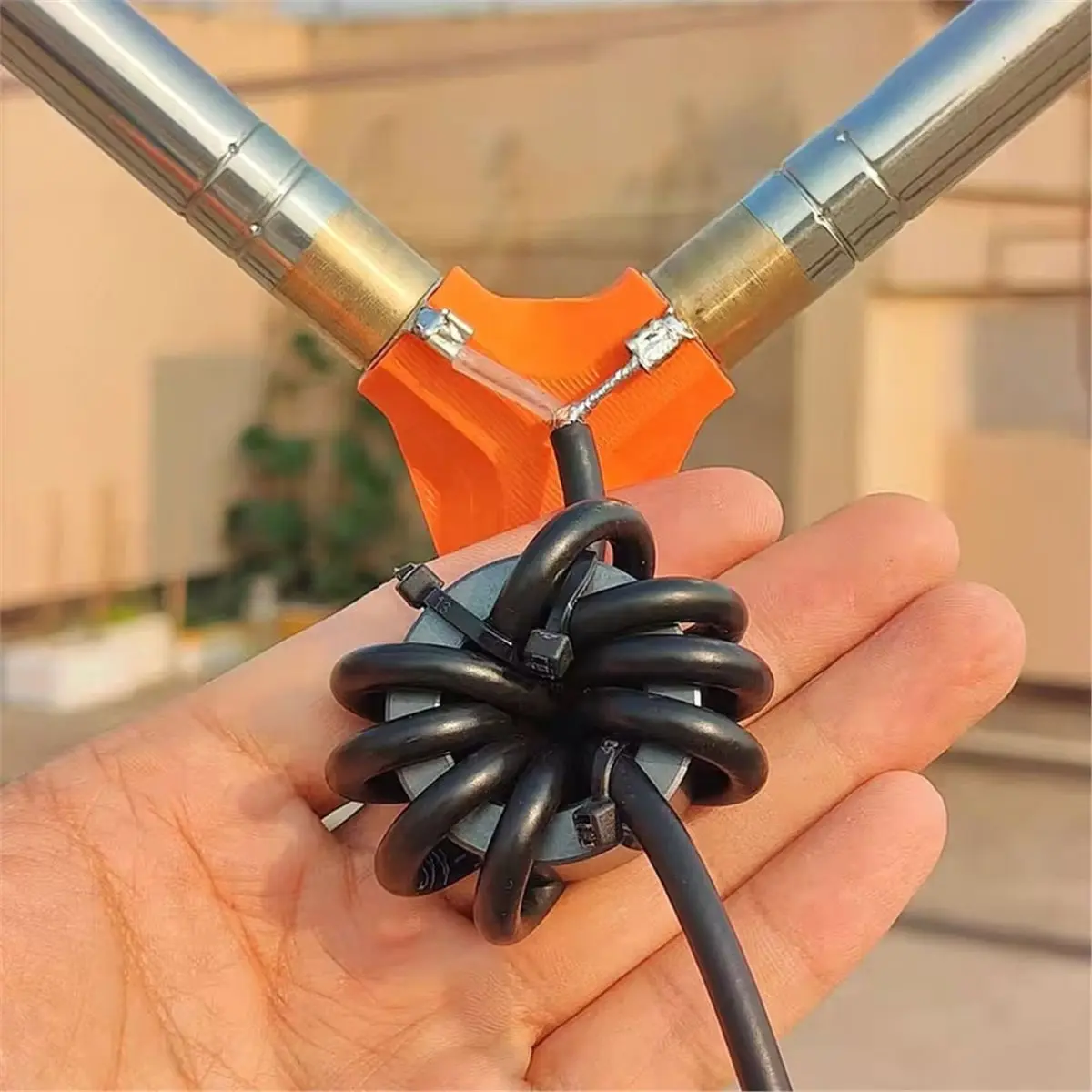 Tie Rod Positive V Base, for High-Strength M10 Tie Rod Antenna, Portable,Can Be Connected to Light Stand