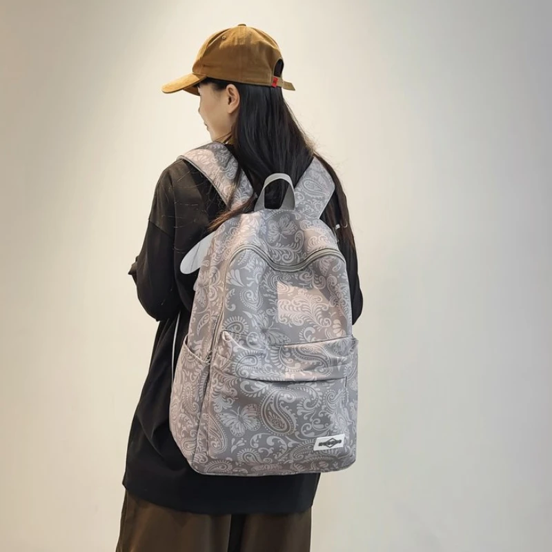 Mochila dulce con estampado personalizado de nailon con cremallera, bolso escolar sencillo e informal para mujer, bolsa de viaje impermeable de gran capacidad 2024