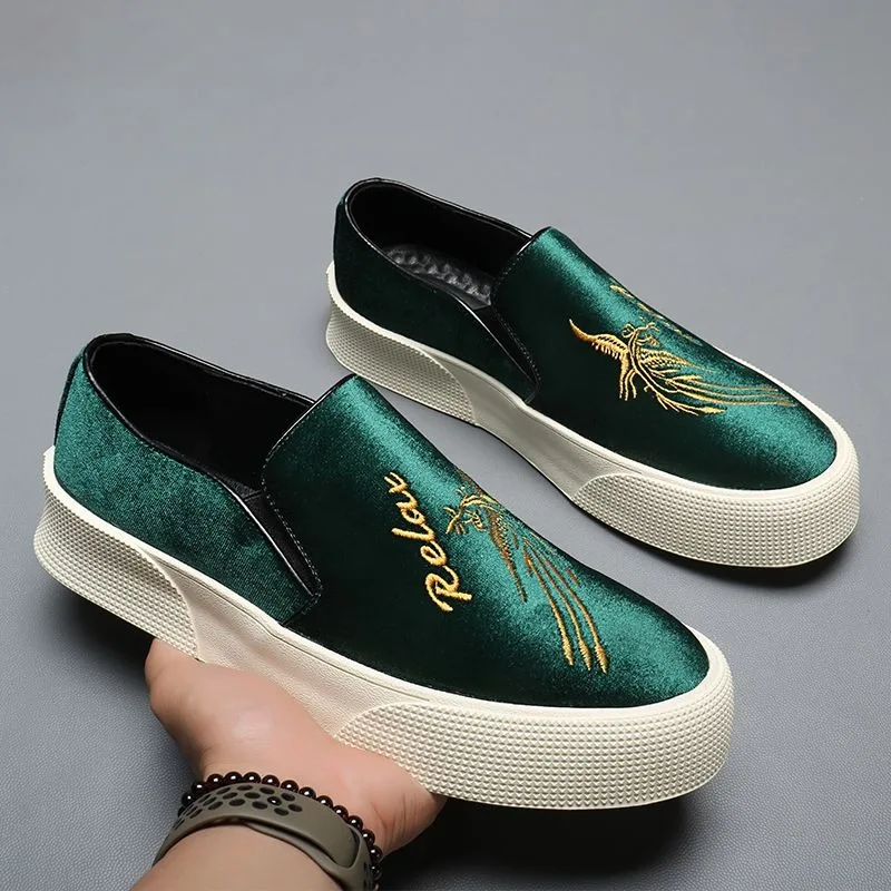 Hot Sale Casual Anti Slip Footwear for Youth Top Quality Wearable Men Loafers Shoe Comfortable Embroidery Lazy Shoe Size 38-44