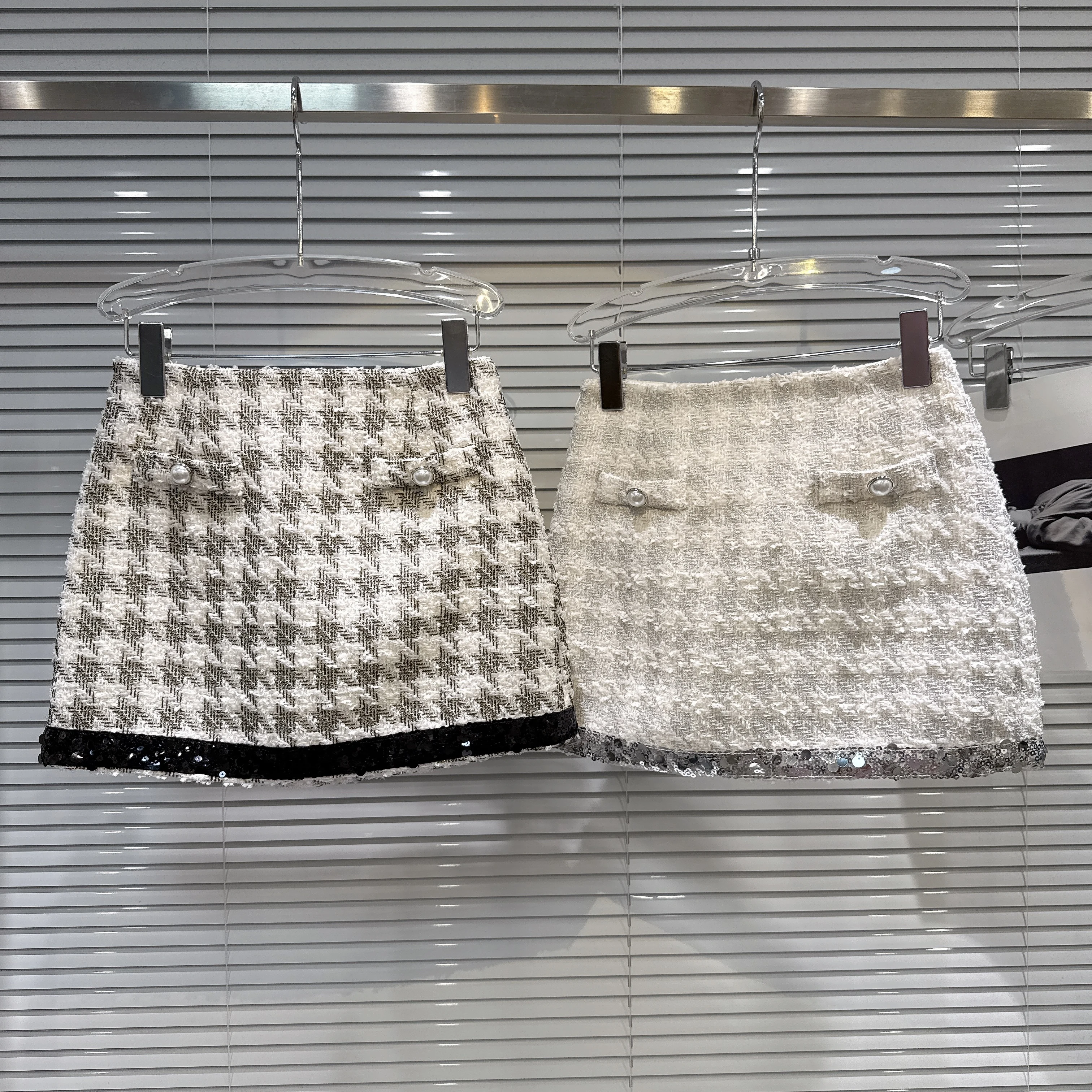 

2025 Winter New Chic Style Sequin Edge Houndstooth Tweed Short Skirt, A-line Skirt for Ladies