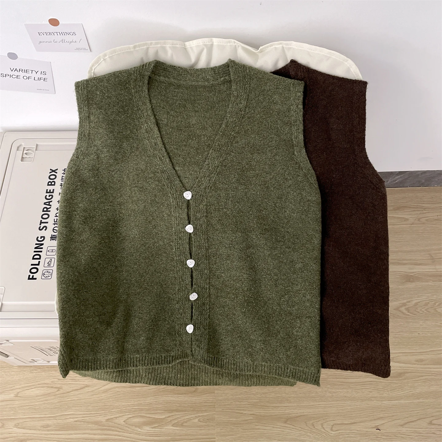 

Ретро-американский вязаный жилет с V-образным вырезом в японском стиле, модный, для пар, с пуговицами, без рукавов, для многослойных образов