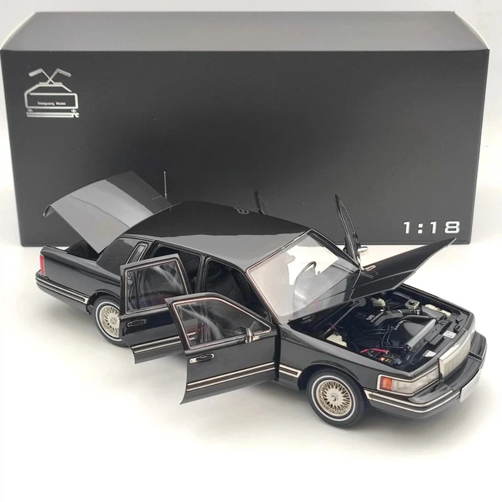 

Xiaoguang 1/18 for Towncar V8 1993-1995 Super Leather seat Diecast model Car Limited Collection Gifts Display