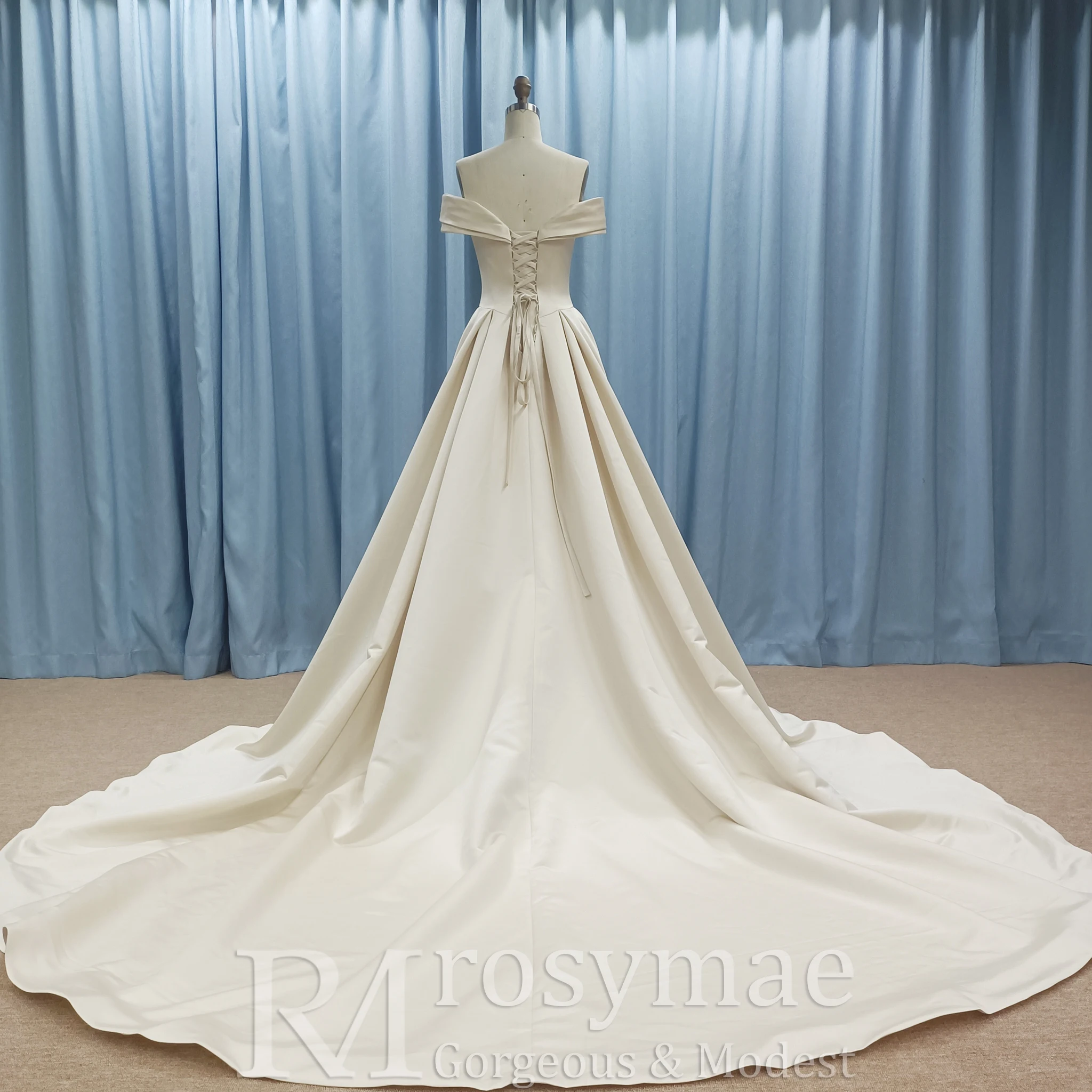 โรซี่เมย์ชุดแต่งงานผ้าซาตินทรงเอไลน์แบบเปิดไหล่ คอวี ชุดเจ้าสาวสุดหรู