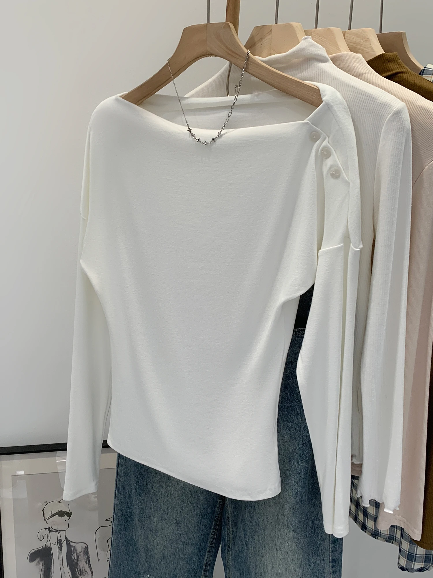 Millennial Vintage White Button Shoulder Long Sleeve T-Shirt Women's Autumn New Thin Design Sense Top Korean Style Loose Fit
