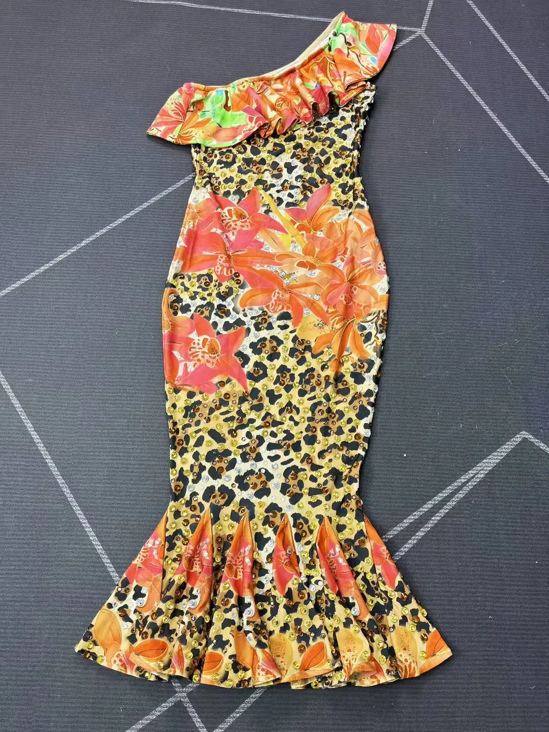 Sukienka koktajlowa w panterkę z falbanami, odkryte ramiona, bandażowa, elegancka, damska, na urodziny, wesele, modny strój, Heyebao