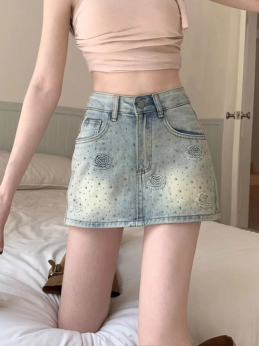 Rose Rhinestone Design Denim Skirt Female Retro Spice Girl High Waist Slim Hip Skirt in Summer of 2024