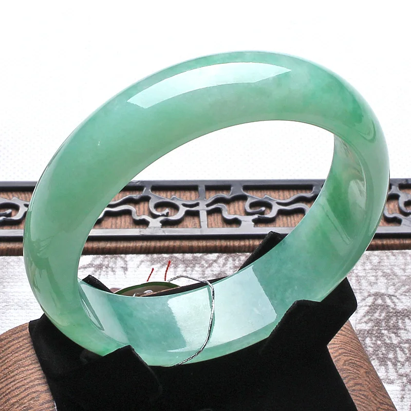 Myanmar Ice-like Yang Green Bracelet Send Certificate Jade