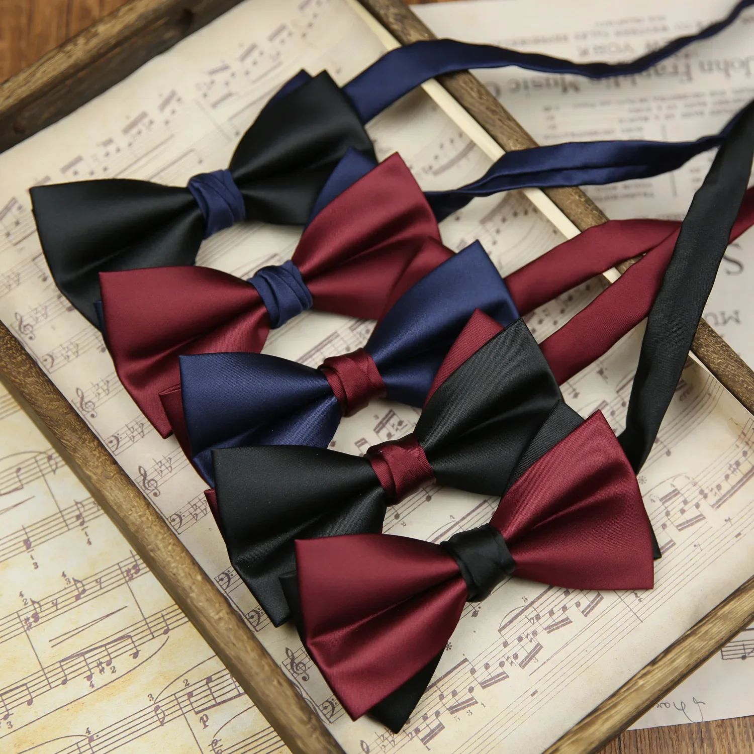 Men's dual color patchwork, cross color contrast, retro Korean version banquet bow tie, casual groom and best man dress bow tie