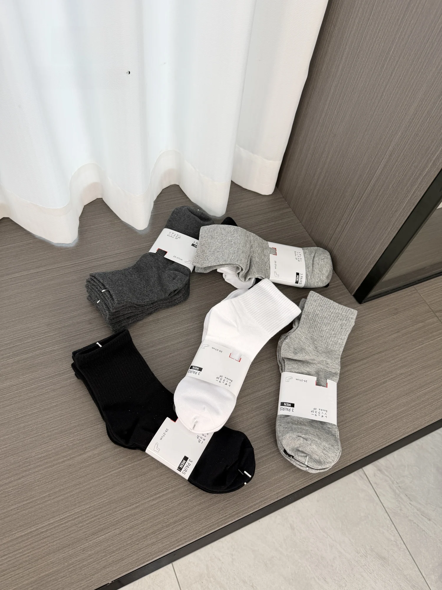 Men's Sporty Breathable Sweat Absorbent  Color Casual Socks Comfortable Three Pairs in a Card U Home