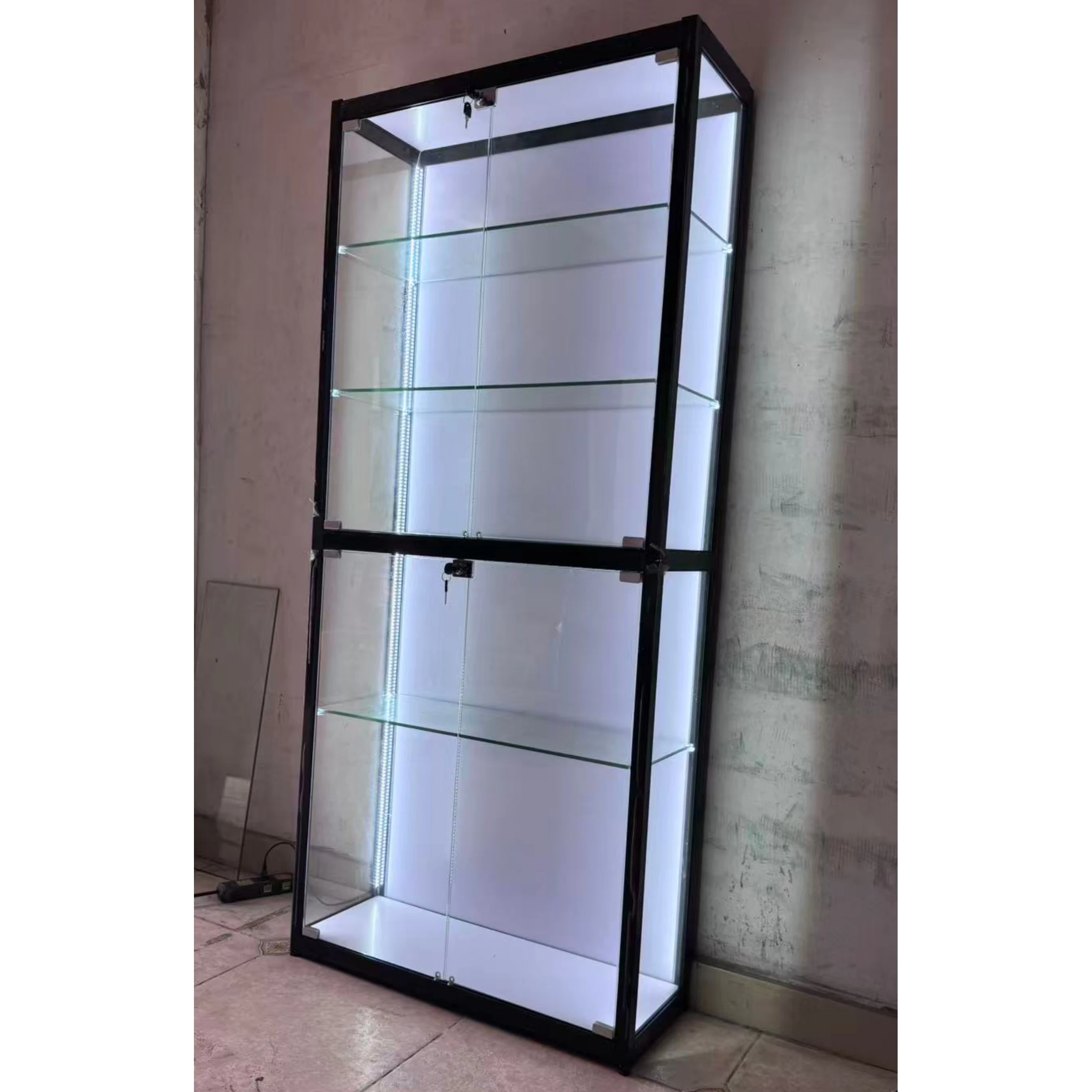 

Светодиодные витрины-шкафы для хранения и демонстрации коллекций фигурок