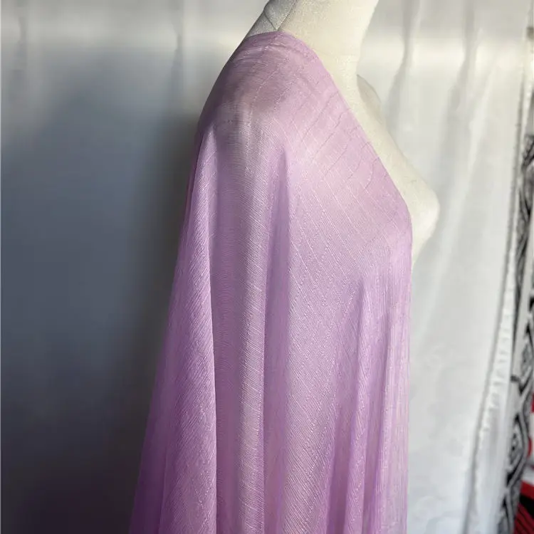 

Лимитированный шелковый шарф из 100% тутового шелка, гладкий, гофрированный, в клетку, цвета таро, с эффектом водной ряби