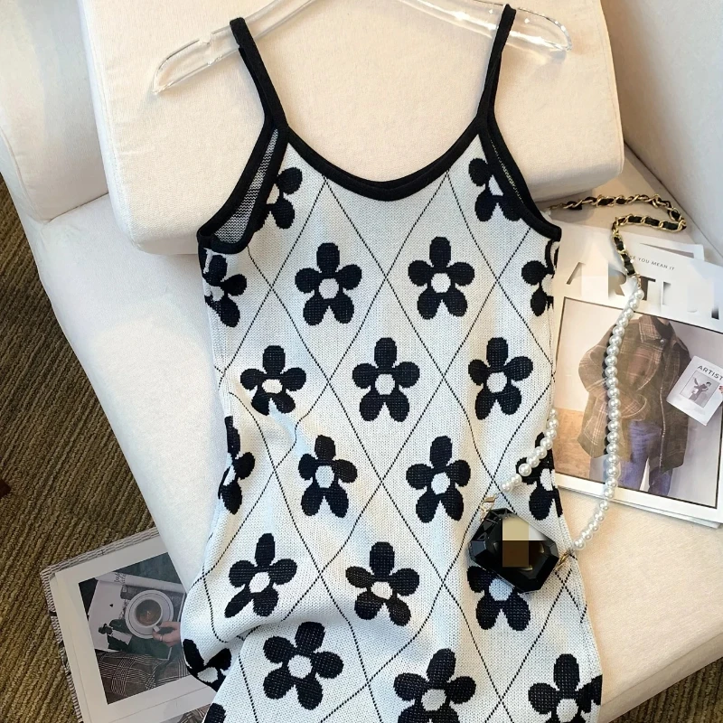 Nuovo abito estivo con motivo floreale lavorato a maglia, mini abito senza maniche per le donne, abbigliamento da vacanza, vestito estivo, moda nuova