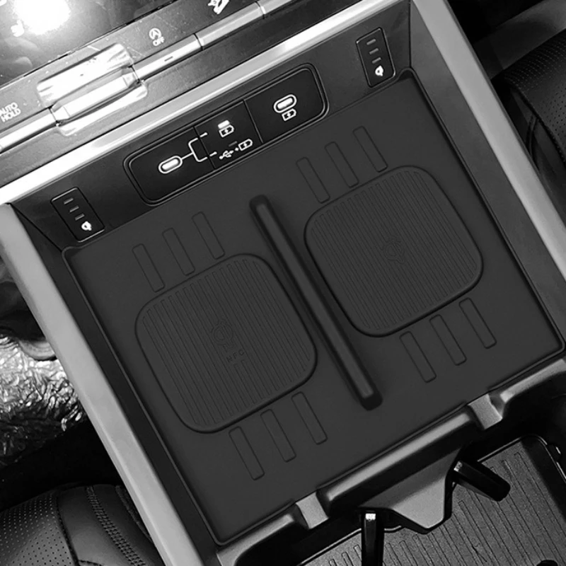 

For Hyundai Santa Fe 2024 Wireless Charging Pad Auto Interior Accessories Car Phone Non-slip Charger Mat Silicone Protective Pad