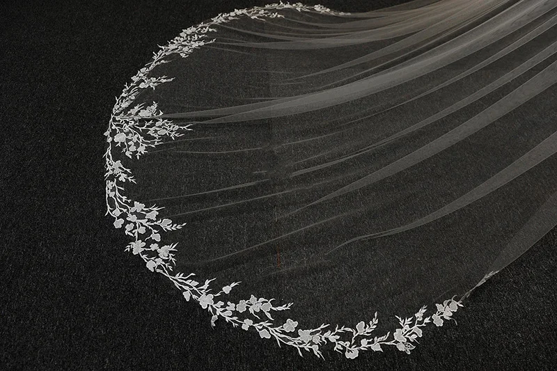 Bruid Bloem Bruiloft Kristal Kerk Veil Lace Edge Vingertop Met Kam Voor Bridal Haar Accessoires