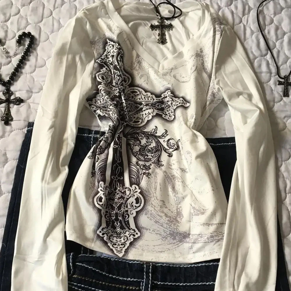 

Черная футболка с принтом Yabi Culture Design Sense, женская осенняя футболка Y2K Pure Desire, облегающий топ с v-образным вырезом и длинными рукавами