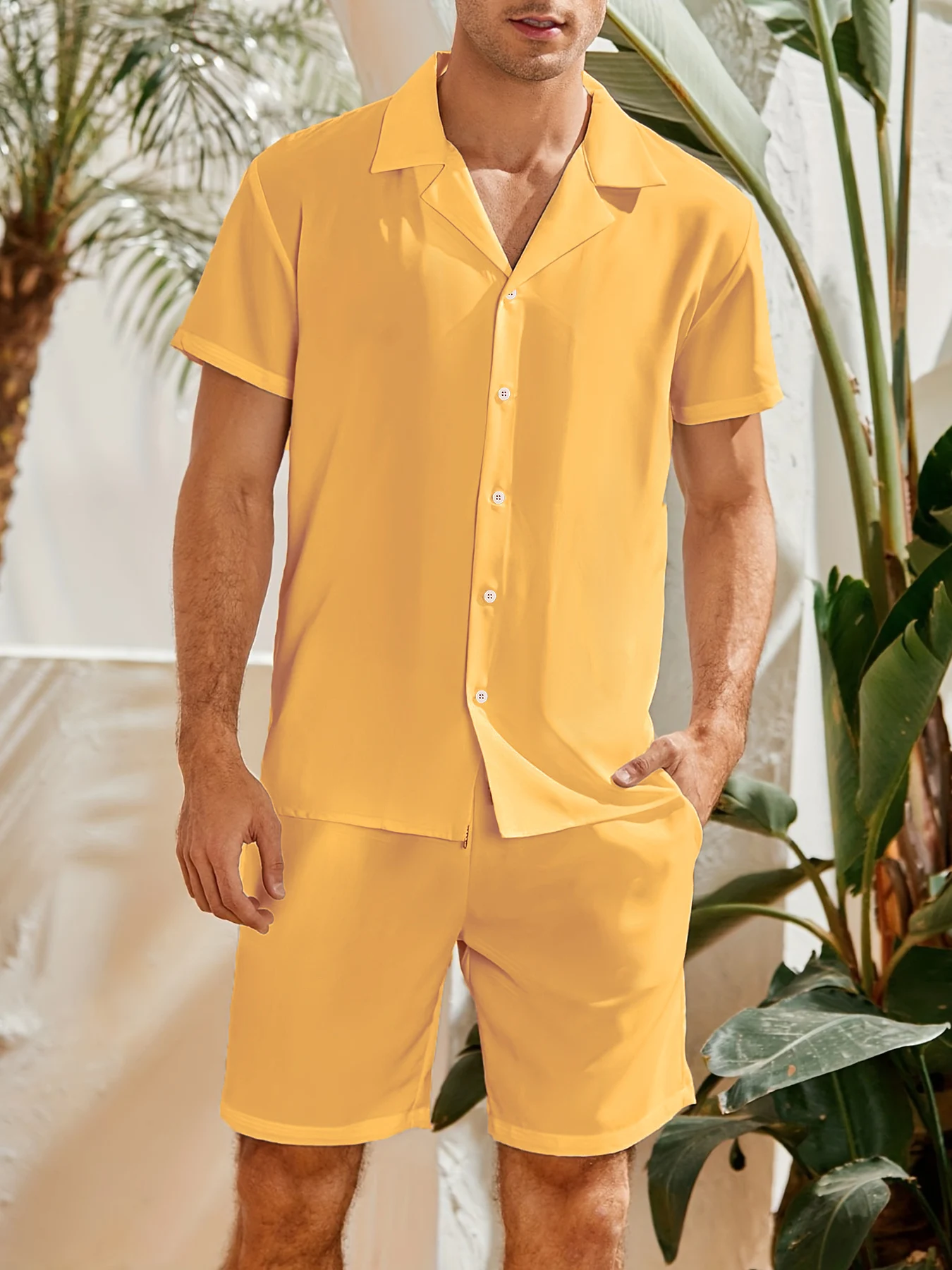 Leichtes Freizeit-Set für Herren, minimalistisches, vorne offenes Kurzarmhemd, Shorts mit elastischem Bund