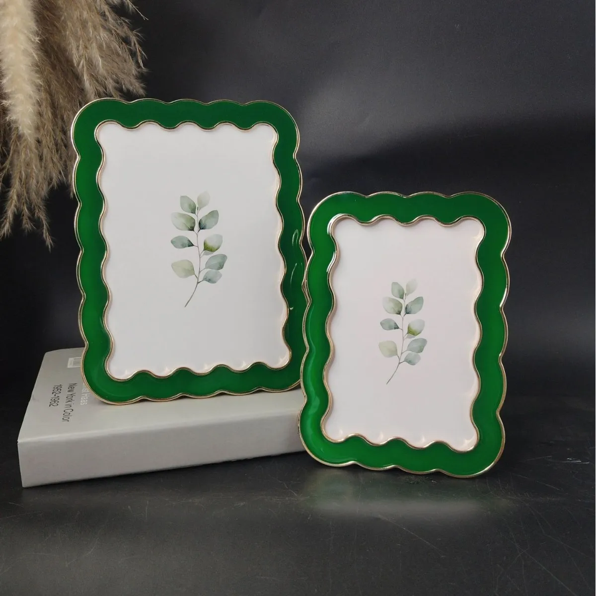 Metallic Green Wave-pattern Photo Frame Geometric Curved Waves Photo Frames Picture Frame Home Decoration Accessory