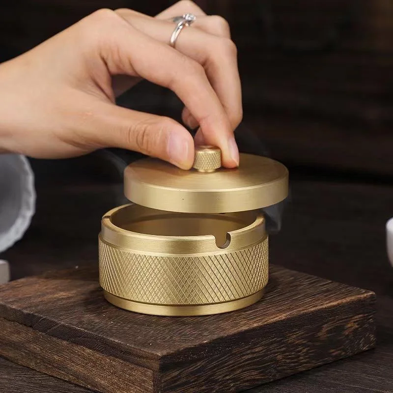 Portable Pocket Brass Ashtrays With Lid High Quality Metal Mini Car Ashtrays With Cover Desk Accessories Men Gifts Ash Holder