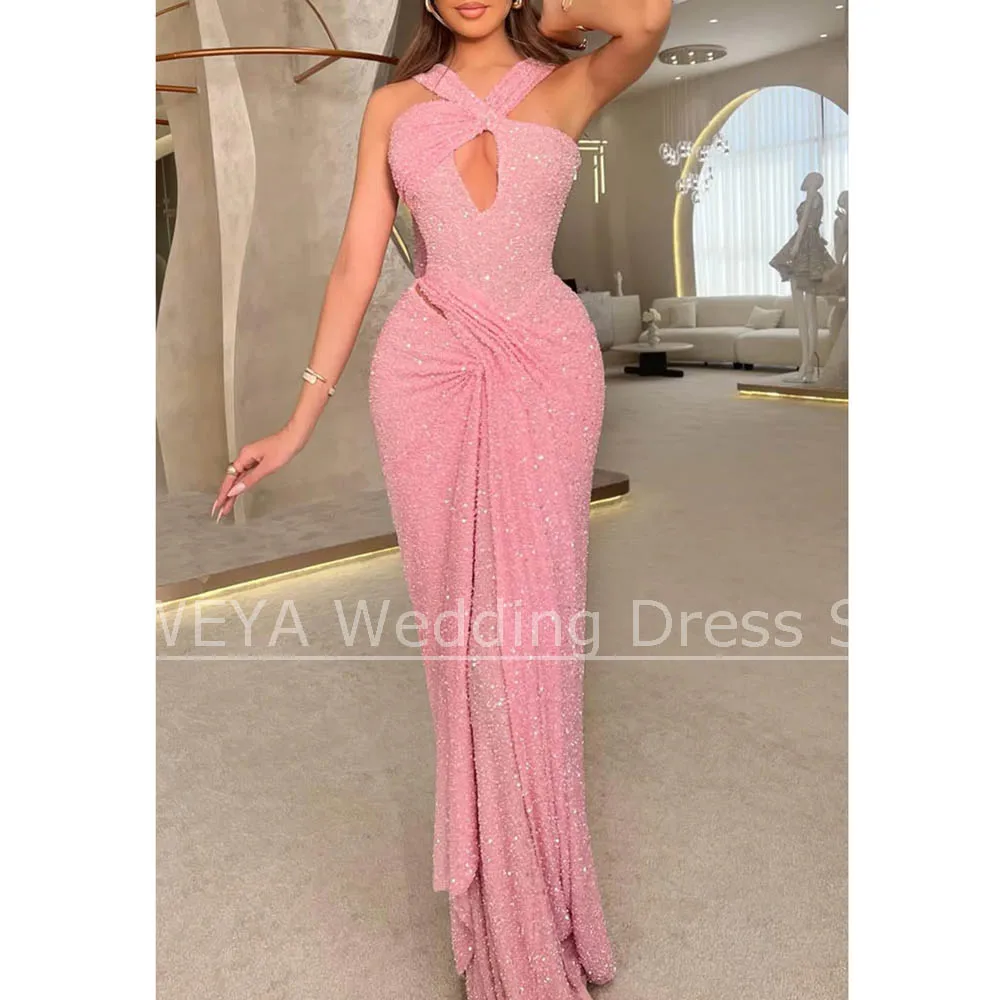 Eleganckie różowe sukienki wieczorowe z cekinami, z krzyżującym się dekoltem typu halter, wycięciami, marszczonym stanikiem, dopasowany krój bodycon, długość do podłogi, sukienki na imprezę.