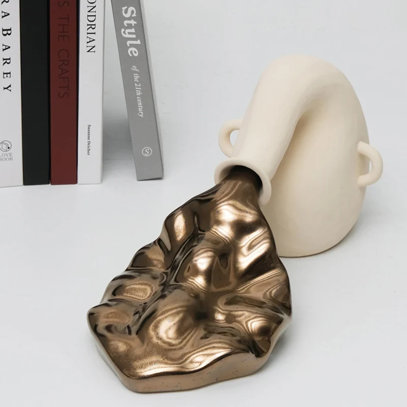 

Modern Designer Art Sense Creative Abstract Ceramic Sculpture Desktop Curved Bottle Loss Of Liquid Decorations Ornaments