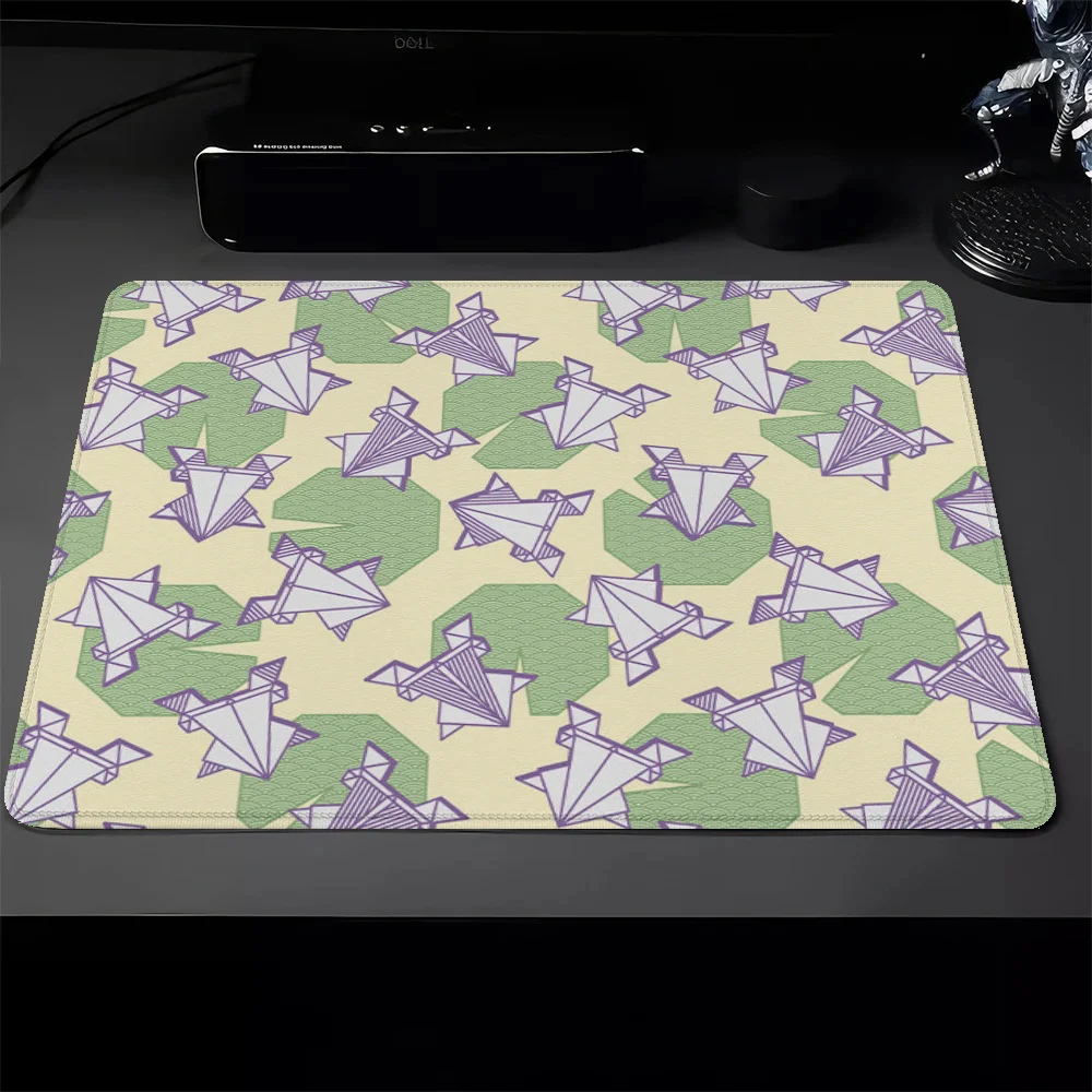 Gaming Pc Accessories Small Wireless Mouse Pad Gamer Paper Frogs Keyboard Mat Deskmat Mausepad Pad on the Table Mousepad Mats