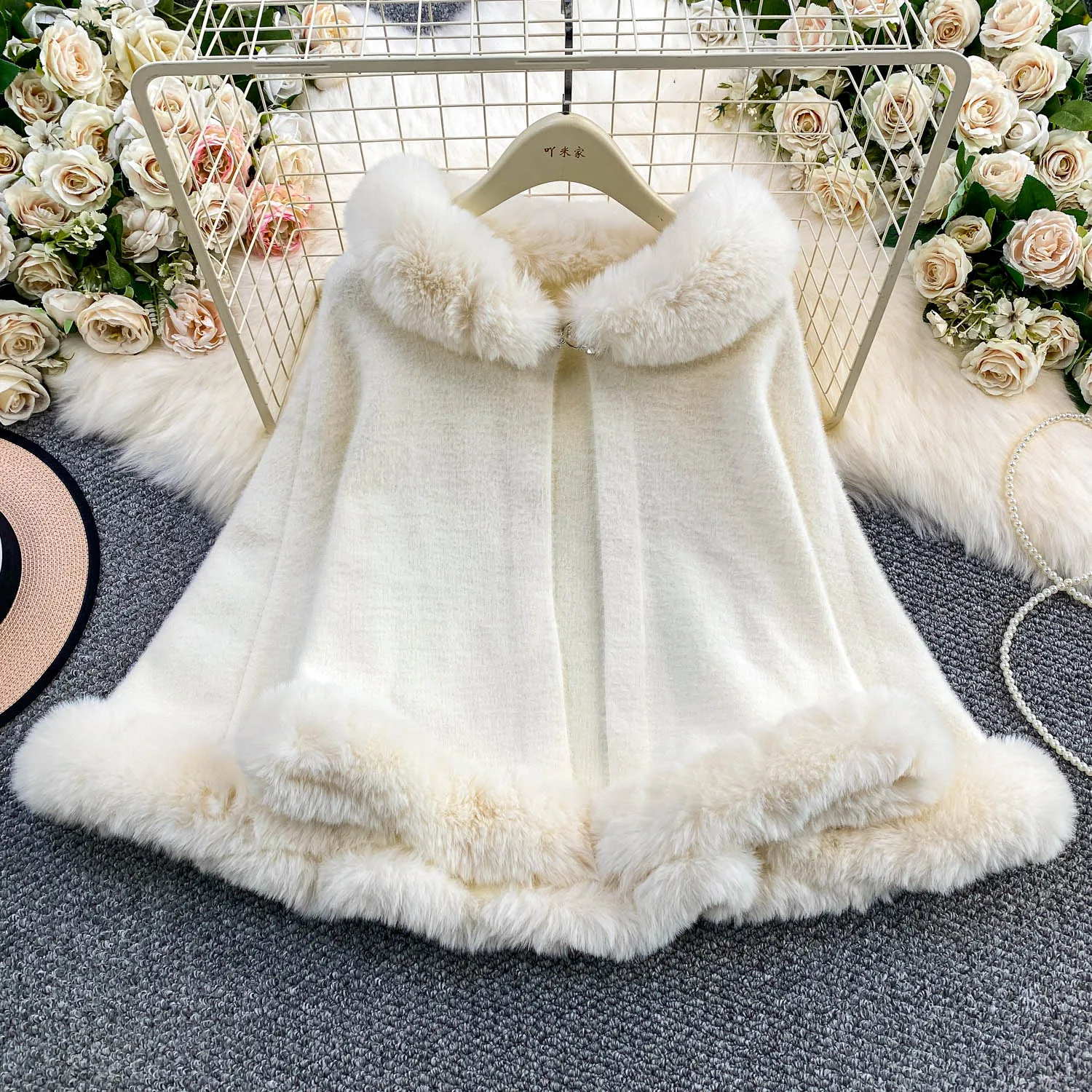 

Lady Luxury White Faux Fur Winter Coats Jackets Women Flare Sleeve Elegant Evening Party Dinner Banquets Festival Birthday Tops
