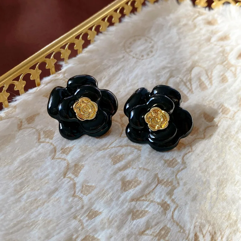 Black drop glaze Ear clip with rhinestone Pearl Flower Earrings Fashion Earrings New Retro Earrings for Women